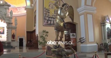 “Idromeno” kthehet në Katedrale/ Shtatorja e Shën Mikelit u restaurua