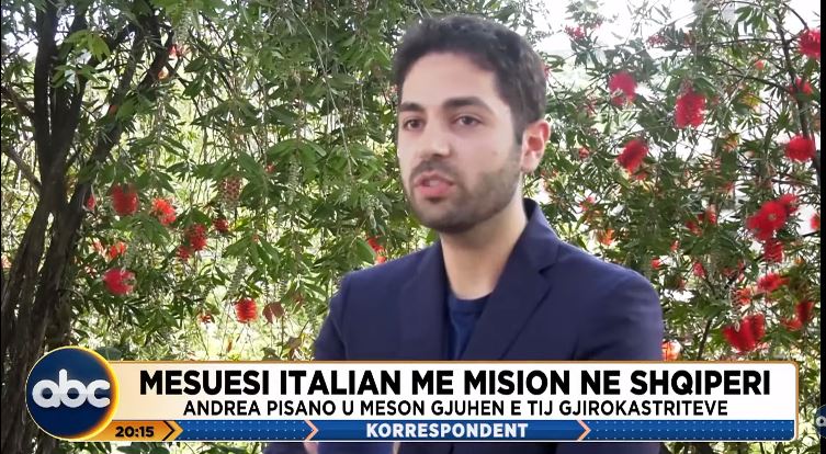 Mësuesi italian me mision në Shqipëri/ Andrea Pisano u mëson gjuhën e tij gjirokastritëve