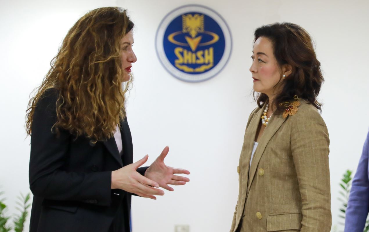 Yuri Kim takohet me drejtuesen e SHISH: Bashkëpunimi SHBA-Shqipëri, i rëndësishëm për sigurinë kombëtare