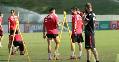 Sylvinho prova me formacionin, kombëtarja stërvitet me dyer të mbyllura