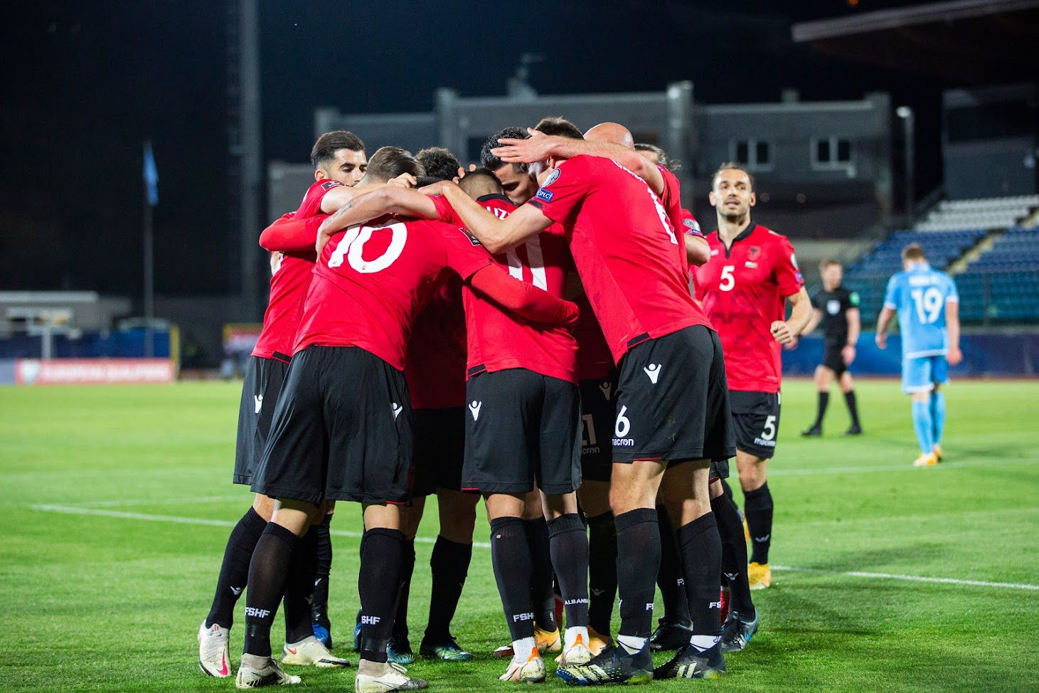 Futbollistët shqiptarë e mbyllin me klubet, gati për dy sfidat me Kombëtaren