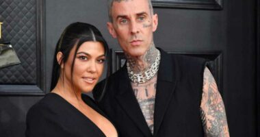 Kourtney Kardashian dhe Travis Barker zbulojnë gjininë e fëmijës së tyre