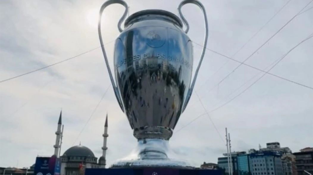 Finalja e Champions League/ Vendoset trofeu gjigant në sheshin Taksim