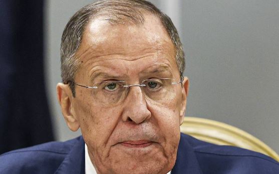 Lavrov akuzon Ukrainën për krime lufte