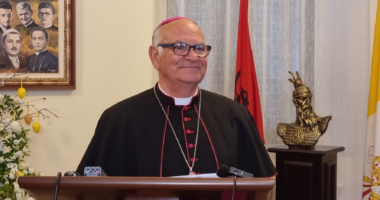 Imzot Angelo Massafra uron besimtarët myslimanë për Kurban Bajramin