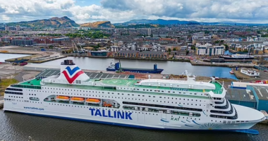 Nga dhomat luksoze, kinematë dhe klubet e natës, brenda anijeve që do të strehojnë emigrantët në Britani