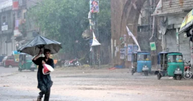 Pakistani përfshihet nga moti i keq/ 27 të vdekur, mes tyre 8 fëmijë