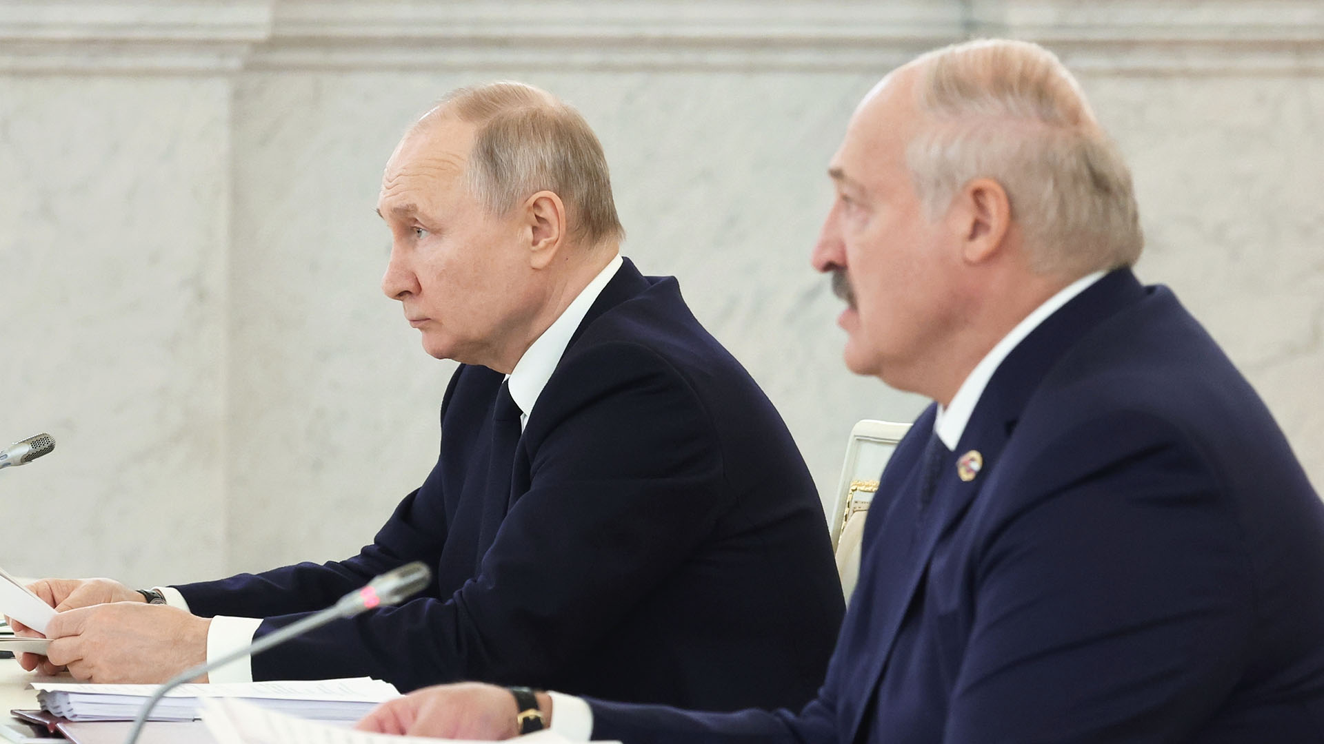 Situata në Rusi, Putin bisedon me Lukashenkon