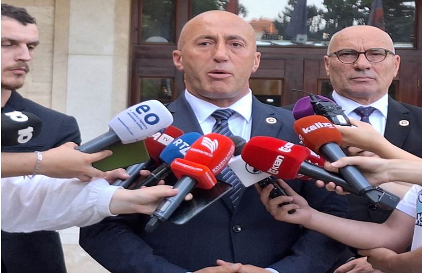 “Policia, peng për vota”, Haradinaj akuzon Kurtin: Nuk rrit pagat deri në zgjedhje