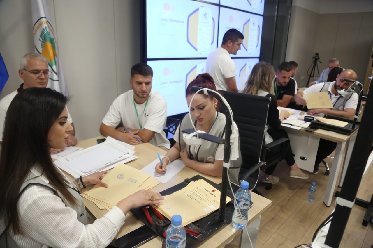 Kolegji Zgjedhor vendos për rinumërimin e 18 kutive për Bashkinë e Kuçovës