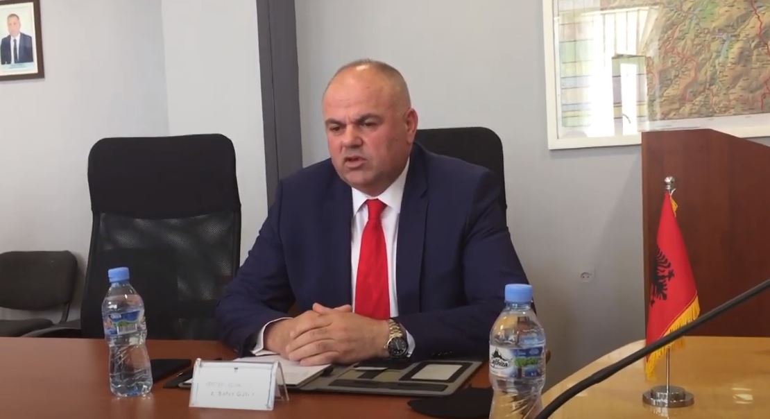 Video në zyrën e tij, qeveria shkarkon Safet Gjicin