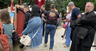 Serbët në Graçanicë me shkrime provokuese: Nuk e japim djepin e Serbisë