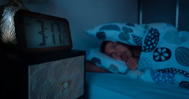 Flini vetëm gjashtë orë? Ja cilat janë pasojat