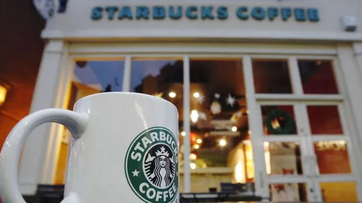 Starbucks do të dëmshpërblejë një ish-punonjëse me 25 milionë dollarë për diskriminim racor