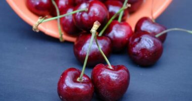 Nëse e keni këtë problem shëndetësor, bëni kujdes kur hani qershi