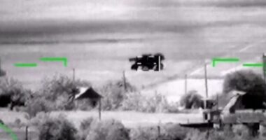 Pretendon se ishte tank, dalin pamjet kur Rusia godet një zetor