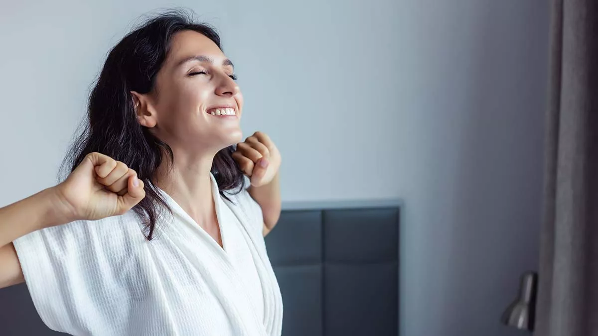 Studimi: Njerëzit që zgjohen herët janë më të lumtur
