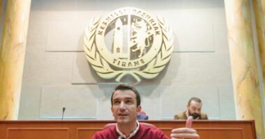 Betohen këshilltarët e Tiranës, Romina Kuko zgjidhet kryetare e Këshillit Bashkiak