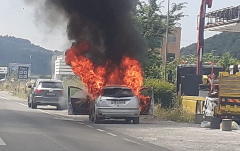 Digjet automjeti në autostradën Tiranë-Durrës, detajet e para