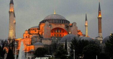 Një strukturë bizantine 1500-vjeçare u zbulua pranë Hagia Sophia në Stamboll