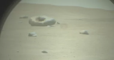 “Donuts” në Mars? NASA zbulon një objekt misterioz në sipërfaqen e planetit
