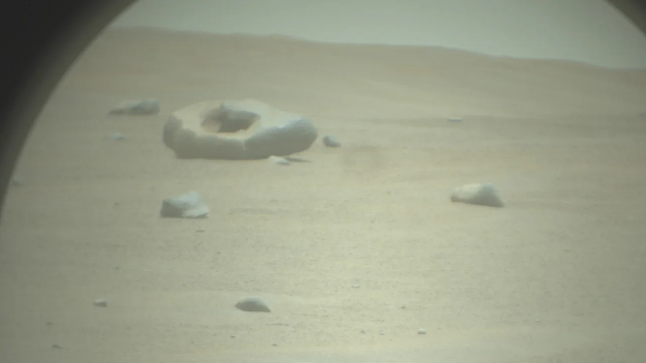 “Donuts” në Mars? NASA zbulon një objekt misterioz në sipërfaqen e planetit