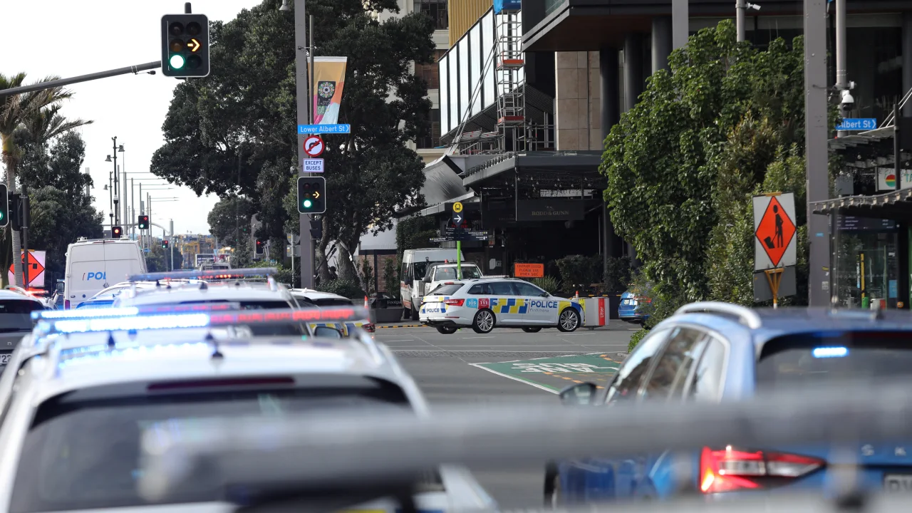 Zelandë e Re, i riu vret dy persona dhe plagos disa të tjerë në Auckland