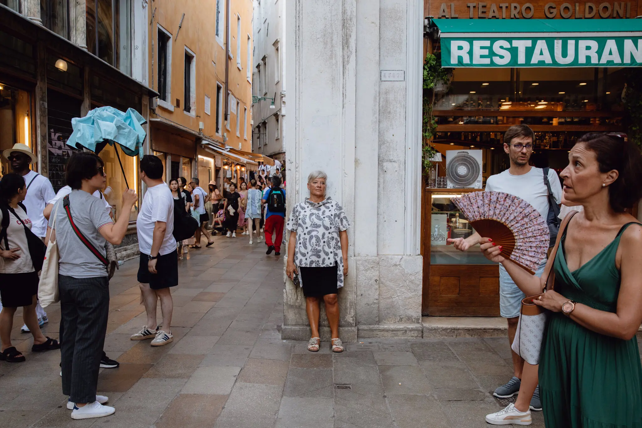 ‘Kujdes, një hajdut xhepi!’, yll i TikTok kujdeset për turistët në Itali