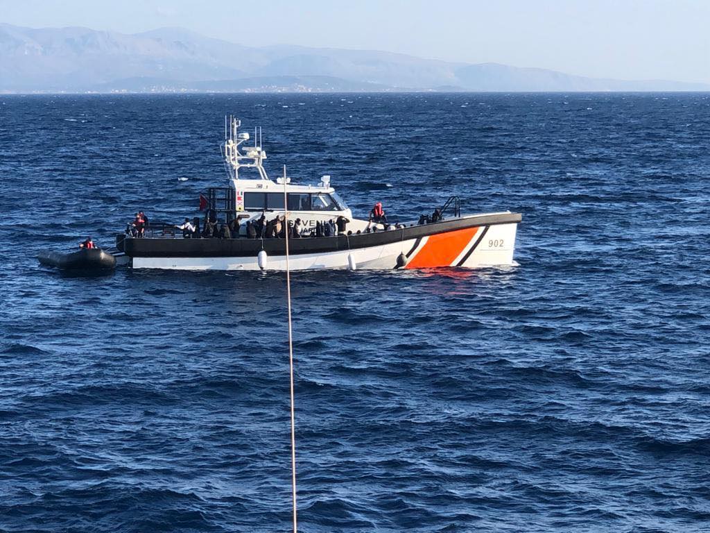 Rrezikuan mbytjen, Shqipëria asiston në shpëtimin e 55 emigrantëve në Egje