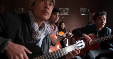 Talibanët djegin instrumentet muzikore në perëndim të Afganistanit