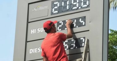 Arabia Saudite dhe Rusia kufizojnë furnizimet me naftë për t’i rritur çmimet