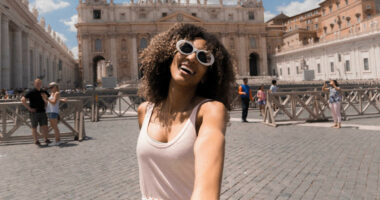 Gjashtë sekretet e modës që i bëjnë vajzat italiane kaq elegante