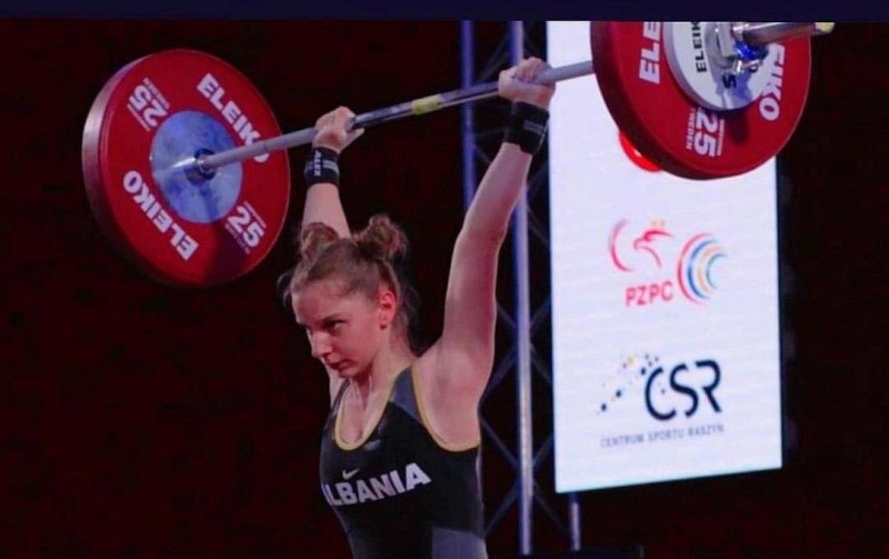 Tri medalje ari në peshëngritje, 15-vjeçarja shqiptare kampione Europe