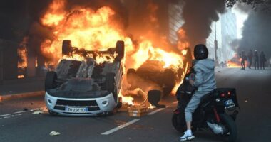 Bie nga çatia e një ndërtese gjatë trazirave, humb jetën 19-vjeçari në Francë