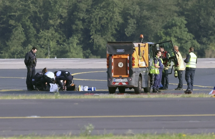 Kaos në aeroportin gjerman, aktivistët bllokojnë pistat