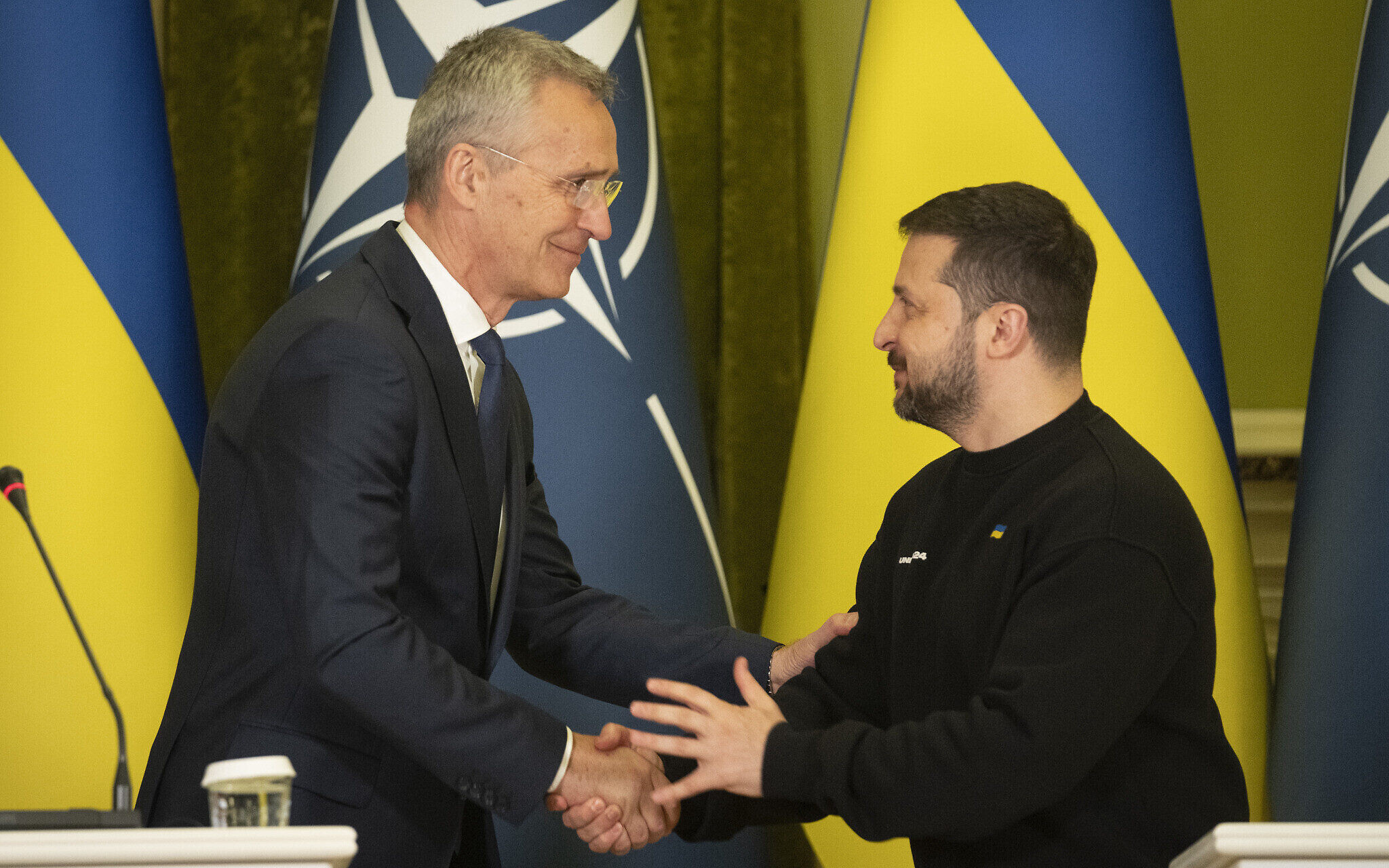 Stoltenberg bisedë telefonike me Zelenskyn: Ukraina, më pranë se kurrë me NATO-n