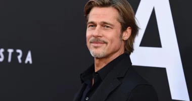 Brad Pitt nuk njeh moshë, shfaqet më i pashëm se kurrë në Rivierën Franceze