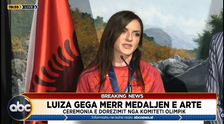 Ceremonia e dorëzimit/ Luiza Gega merr medaljen e artë