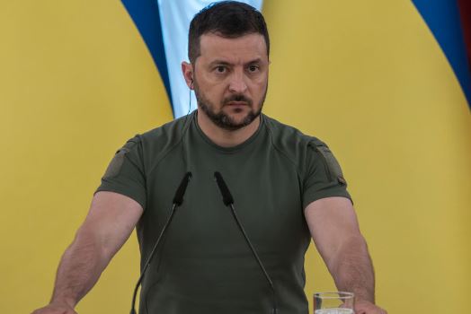 Zelensky: Dërgesat e ngadalta të armëve vonuan kundërsulmin