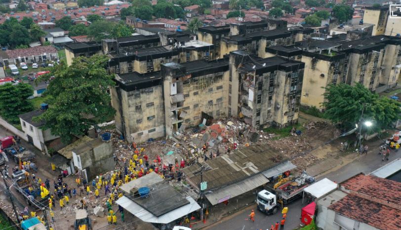 Shembet një ndërtesë në Brazil, humbin jetën 8 persona, disa të zhdukur