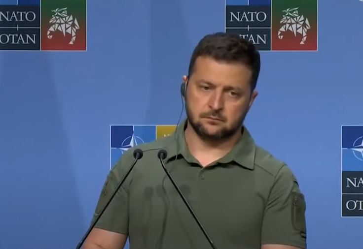 VIDEO/ Kërkesa e Ukrainës për F-16, Zelensky i drejton pyetjen kreut të NATO-s gjatë samitit