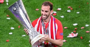 Një tjetër “legjendë” lë futbollin, Diego Godin njofton ndeshjen e tij të fundit