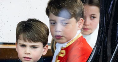 Pse fëmijët e William dhe Kate munguan në kurorëzimin e dytë të gjyshit të tyre?