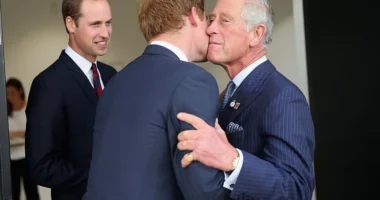 A do t&rsquo;i ftoj&euml; Mbreti Karli III, Harry dhe Meghan n&euml; Kalan&euml; Balmoral p&euml;r pushime verore?