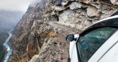 VIDEO/ Kjo është rruga më e rrezikshme në planet