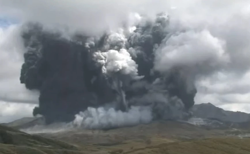 Alarm në Peru, vullkani drejt shpërthimit
