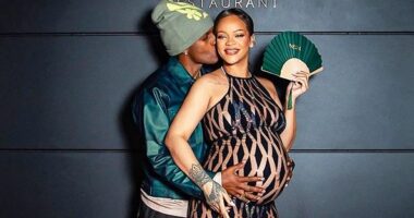 FOTO/ Momentet e ëmbla nga ishujt Barbados, Rihanna shijon verën shtatzënë