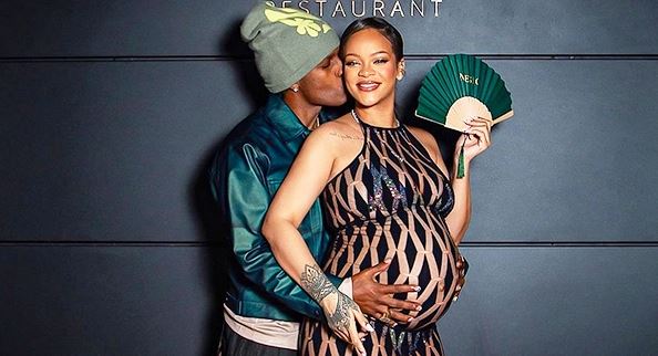 FOTO/ Momentet e ëmbla nga ishujt Barbados, Rihanna shijon verën shtatzënë