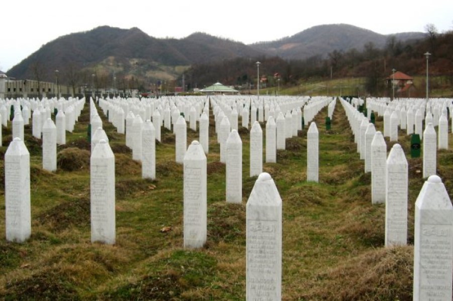 Kujtohet masakra e Bosnjes/ Në 1995 u vranë në Srebrenicë 8 mijë burra dhe djem myslimanë