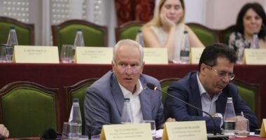 “Mungesa e anëtarëve të mazhorancës në Komisione”, Xhaferri: Përgjegjësi e opozitës, u kërkojmë ndjesë ndërkombëtarëve